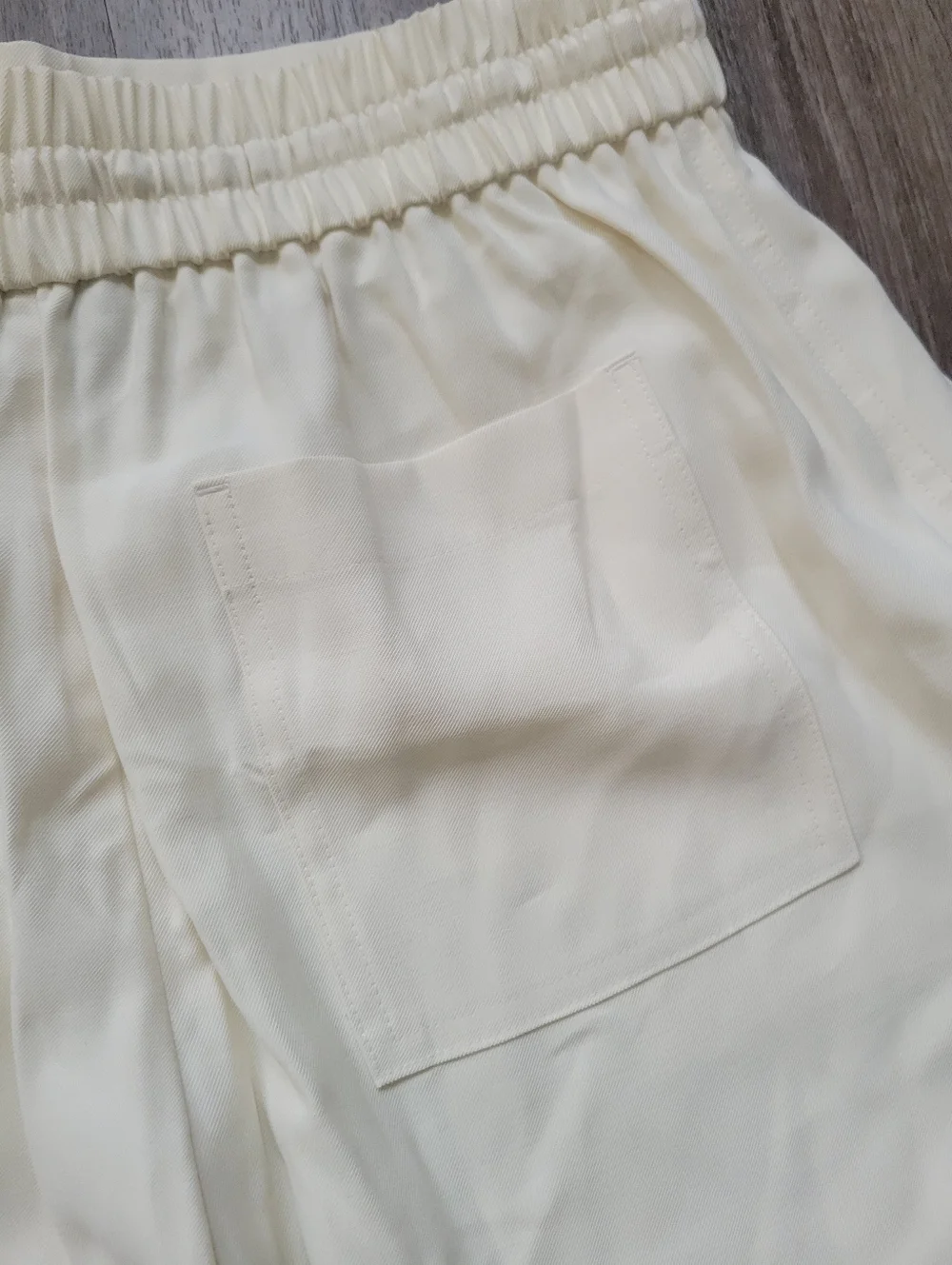 NWT Simply Vera Wang Twill Shorts Vanilla Ice Pull On Drawstring Waist Ivory SM